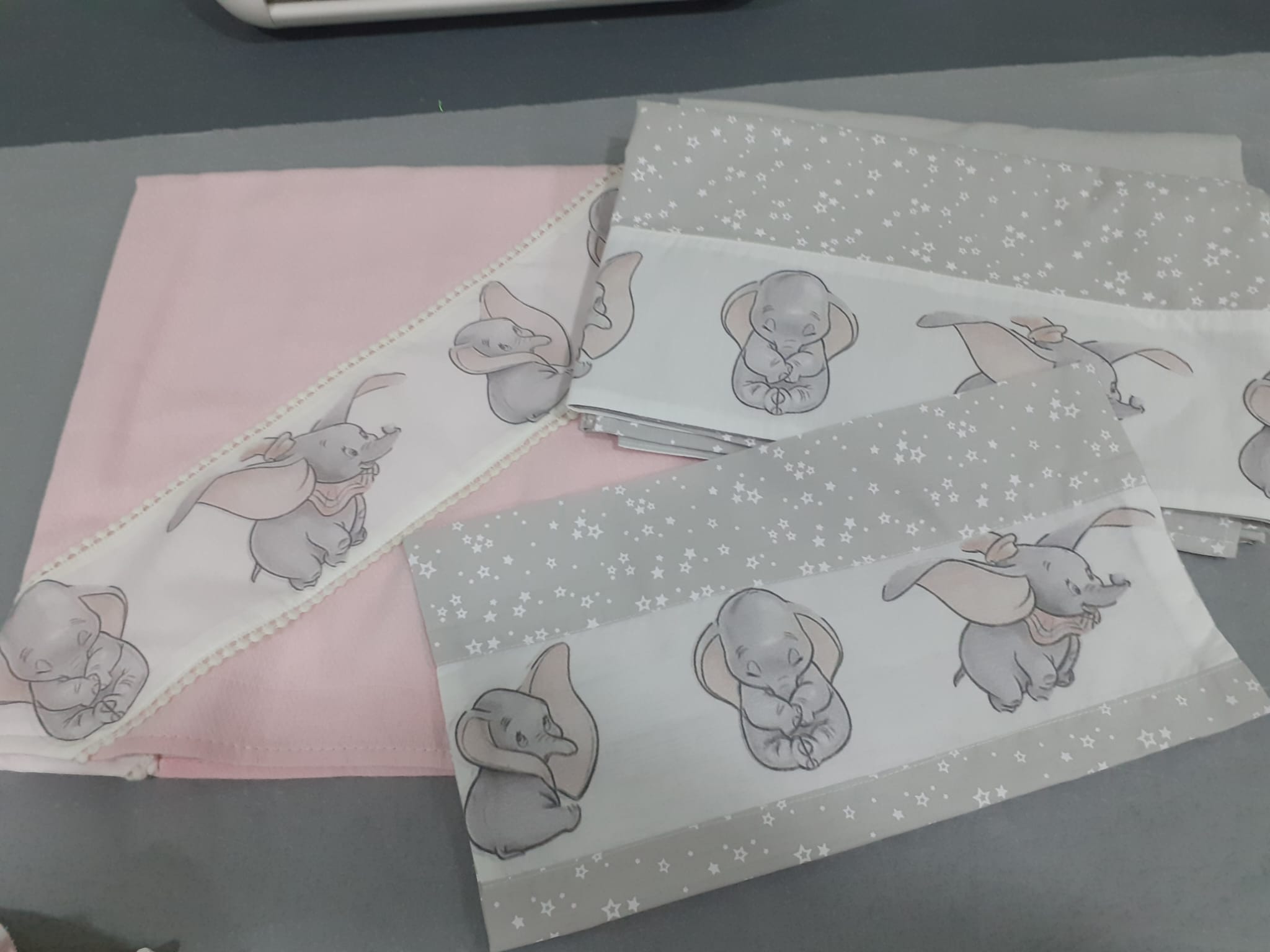 Almofadas, lençóis e toalhas